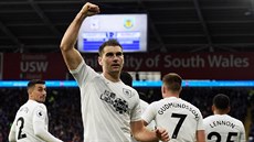 Hrá� Burnley Sam Vokes oslavuje gól v utkání s Cardiffem.