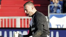 Branká� Baníku Ostrava Jan La�t�vka se raduje z výhry 2:1 nad Slavií Praha.