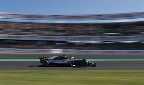 Lewis Hamilton svit za triumfem ve Velk cen Japonska formule 1.