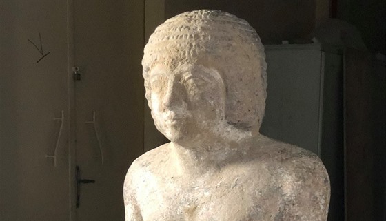 etí archeologové odkryli v egyptském Abúsíru vápencovou hrobku vysoce...