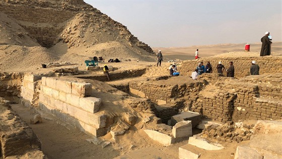Čeští archeologové odkryli v egyptském Abúsíru vápencovou hrobku vysoce...