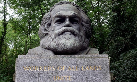 Hrob Karla Marxe na londýnském hřbitově