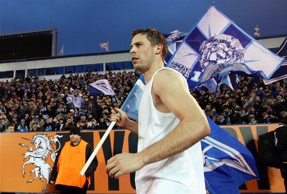 TO BEJVÁVALY ASY. Radek írl s fanouky Zenitu Petrohrad na starém stadionu...