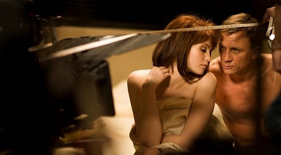 Gemma Artertonová a Daniel Craig pi natáení filmu Quantum of Solace (2008)