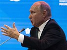 Ruský prezident Vladimir Putin hovoí na energetickém fóru v Moskv (3. íjna...