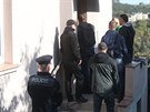 Policie v praskch Hluboepch hled mambu zelenou, kter utekla chovatelce...