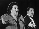 panlská operní pvkyn Montserrat Caballéová na snímku s Freddiem Mercurym, s...