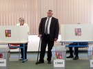 Prezident Milo Zeman s manelkou odevzdali volební lístky v praské Z...