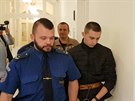 Lotyi obvinní z vrady v autobusu u soudu