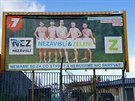 Billboard s nahái havíovské koalice NEZ a Zelených.