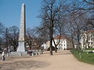 Obelisk na pamtku porky Napoleona stoj v brnnskch Denisovch sadech u od...