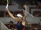 Dánská tenistka Caroline Wozniacká slaví triumf ve finále turnaje v Pekingu.