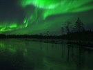 Polární záe rozzáila nebe nad Finskem