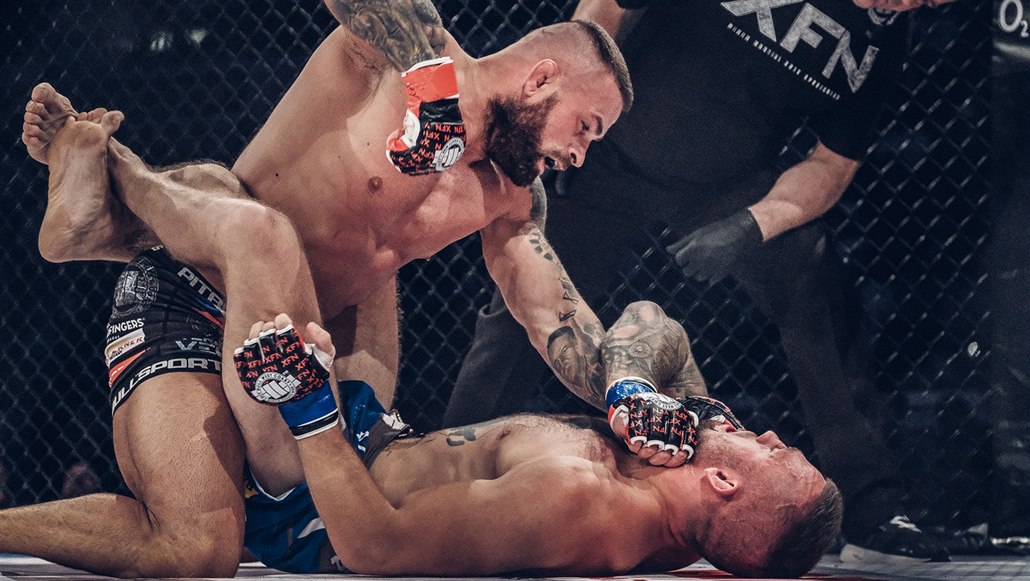 Karlos Vémola soupeí v MMA s polským bijcem Mateuszem Ostrowským.