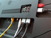 Pípojná místa: 3x HDMI, 2x USB, ethernetový port, optický digitální zvukový...