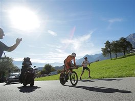 Cyklista Tom Dumoulin bhem asovky na svtovm ampiontu v Innsbrucku.