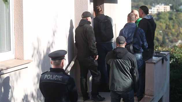 Policie v praskch Hluboepch hled mambu zelenou, kter utekla chovatelce (4.10.2018)