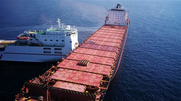 Mezi italskm pstavem Janov a francouzskm ostrovem Korsika se srazila kypersk kontejnerov lo a tunisk trajekt. (8. jna 2018)