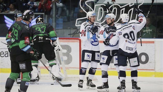 Glov radost plzeskch hokejist v utkn s Mladou Boleslav.