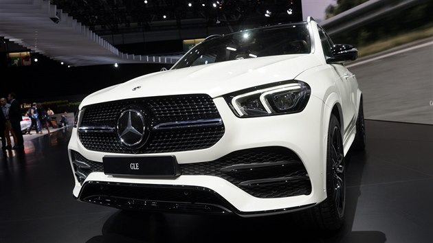 Mercedes-Benz GLE na autosalonu v Pai