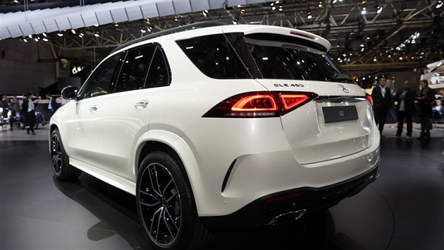 Mercedes-Benz GLE na autosalonu v Pai