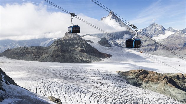 Lanovka na nejve poloenou horskou stanici v Evrop Klein Matterhorn ve vcarskch Alpch