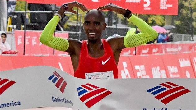 Britsk vytrvalec Mo Farah probh clem Chicagskho maratonu.