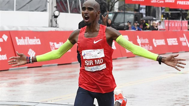 Britsk vytrvalec Mo Farah probh clem Chicagskho maratonu.