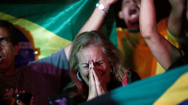 Pznivci Jaira Bolsonara slav jeho vtzstv v prvnm kole brazilskch prezidentskch voleb, ve druhm kole se utk s Fernandem Haddadem. (7. jna 2018)