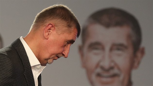 Andrej Babi ve volebnm tbu hnut ANO v praskm OD Kotva. (6. jna 2018)