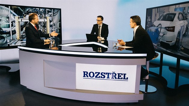Expert na autoprmysl Zdenk Petzl (vlevo) a novin Frantiek Dvok (vpravo) v diskusnm poadu iDNES.cz Rozstel. (9. jna 2018)