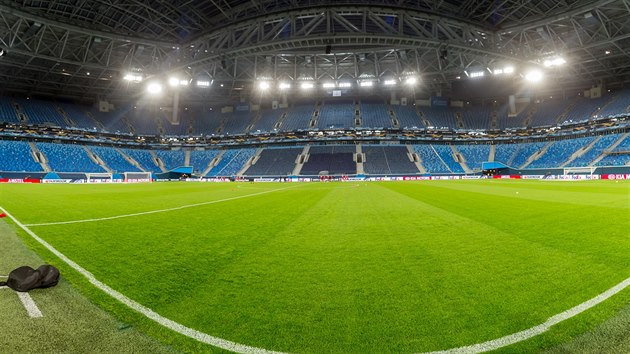 Stadion Krestovskij v Petrohradu pi trninku fotbalist Slavie ped utknm Evropsk ligy.