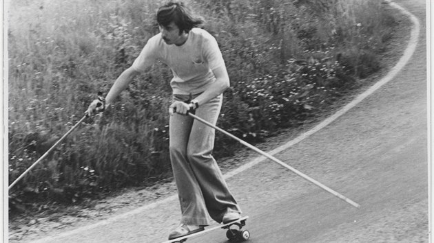 Snímek z dokumentární film Šimona Šafránka King Skate, který mapuje začátky skateboardingu v ČSSR.