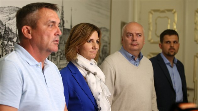 Brněnští lídři politických stran vyjednávají o nové koalici. Zleva Petr Vokřál (ANO), Markéta Vaňková (ODS, Oliver Pospíšil (ČSSD) a Petr Hladík (KDU-ČSL).