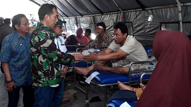 Oblast zasaenou zemtesenm a tsunami navtvil indonsk prezident Joko Widodo. (30. z 2018)