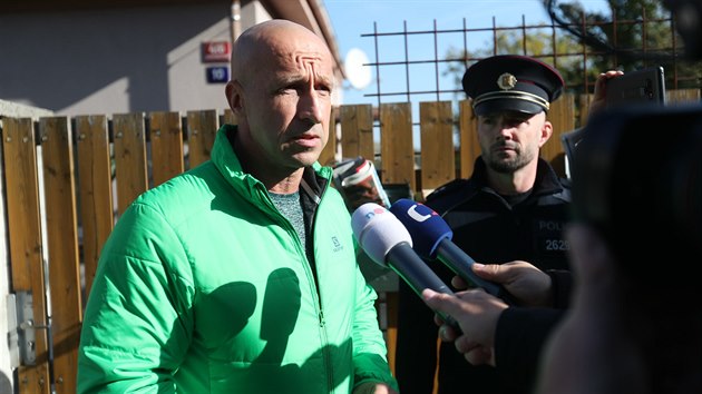 Policie v praskch Hluboepch hled mambu zelenou, kter utekla chovatelce (4.10.2018)