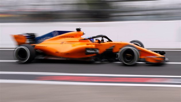 Fernando Alonso ze stje McLaren pi trninku na VC Japonska