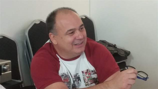 Jan Birke při čekání na výsledky náchodské ČSSD v restauraci Viktorka v Ratibořicích (6. 9. 2018).