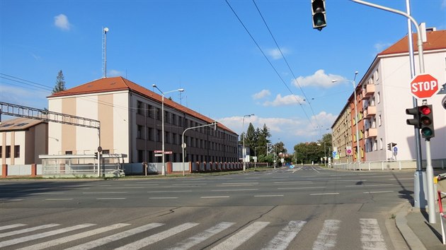 Recidivista projel na ervenou runou kiovatku v Hradci Krlov.