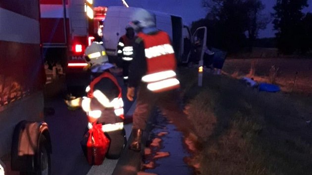 Pi dopravn nehod, kter se stala v pondl v podveer na Plzesku, zemel dvacetilet idi osobnho auta. eln se stetl s dodvkou.