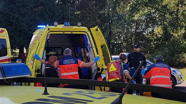 Z�chran��i odv�ej� d�ti, kter�m se ud�lalo nevolno po nad�ch�n� zat�m nezn�m� l�tky. (5. 10. 2018)