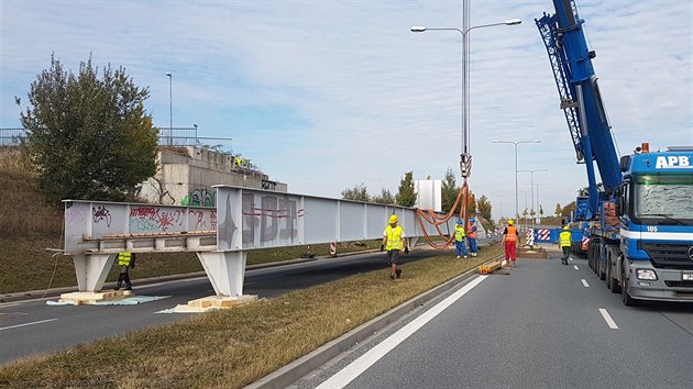 Lvka nad klatovskm dlninm pivadem v Plzni musela jt k zemi. asem ji nahrad most pro tramvaje. (6. 10. 2018)