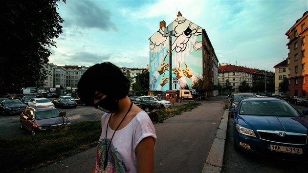 Mural art. Nejznmj a asi i nejvt velkoplon nstnn malba v metropoli pokrv celou fasdu domu na rohu Verdunsk ulice a Vtznho nmst v Dejvicch. Jejm autorem je znm vtvarnk Pasta Oner.