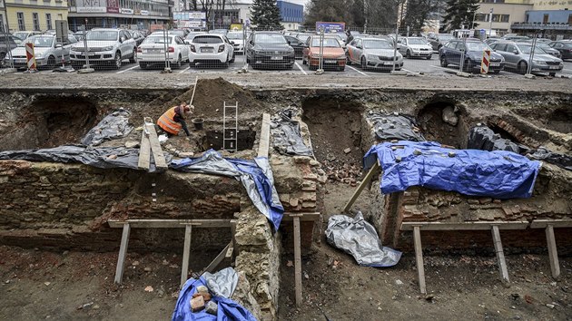 Stovky let nazptek se mohli podvat archeologov dky vykopvkm, kter v mst nkdejch Laub probhly.