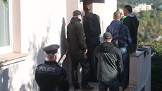 Policie v praských Hluboepích hledá mambu zelenou, která utekla chovatelce...