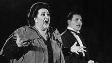 panlská operní pvkyn Montserrat Caballéová na snímku s Freddiem Mercurym, s...