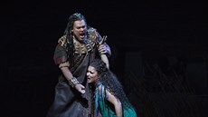 Quinn Kelsey jako Amonasro a Anna Ntrebko jako Aida v Metropolitní opee