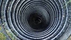 Batole se z�ítilo do �ty�metrové hloubky.