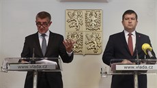 Premiér Andrej Babi a éf SSD Jan Hamáek na tiskové konferenci k prvním sto...