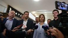 Lídři stran a jejich zástupci v pondělí v Brně podepsali koaliční smlouvu